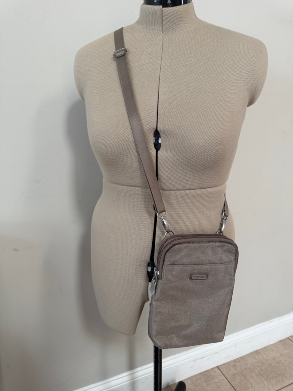 Baggallini grey crossbody bag #crossbody #baggy